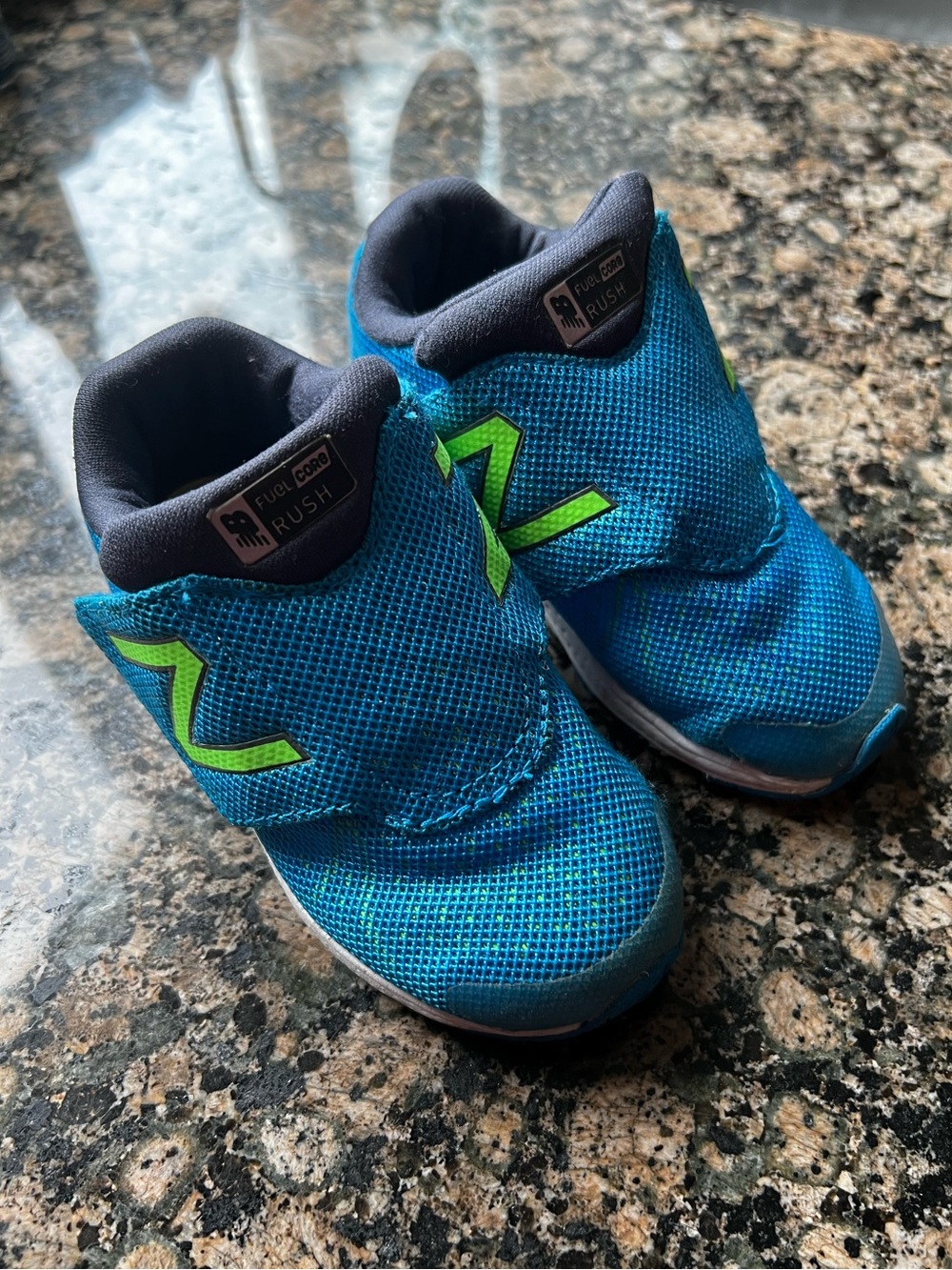 New Balance Fuel Core Rush‎ Kids Blue Neon Green KVRUSCBI Sneakers Size 7 US
